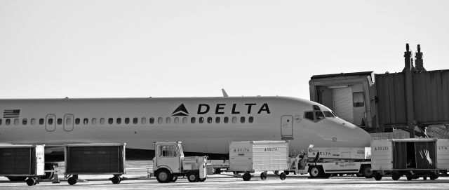 Boeing 717-200 (N968AT) - freshly painted 717 painted on Delta colors (former AirTran bird)