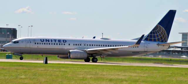 Boeing 737-800 (N35204)