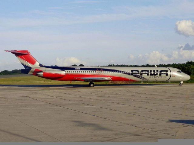 McDonnell Douglas MD-83 (HI989)