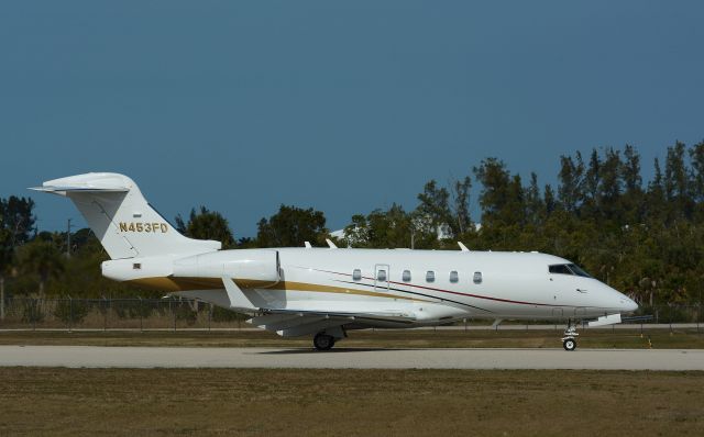 Bombardier Challenger 300 (N453FD)