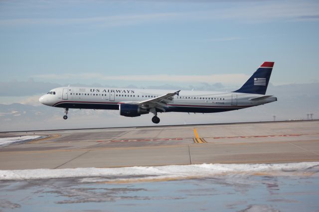 Airbus A321 (N155UW) - Landing on 17L.