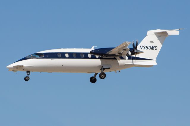 Piaggio P.180 Avanti (N360MC)