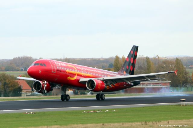 Airbus A320 (OO-SNB)