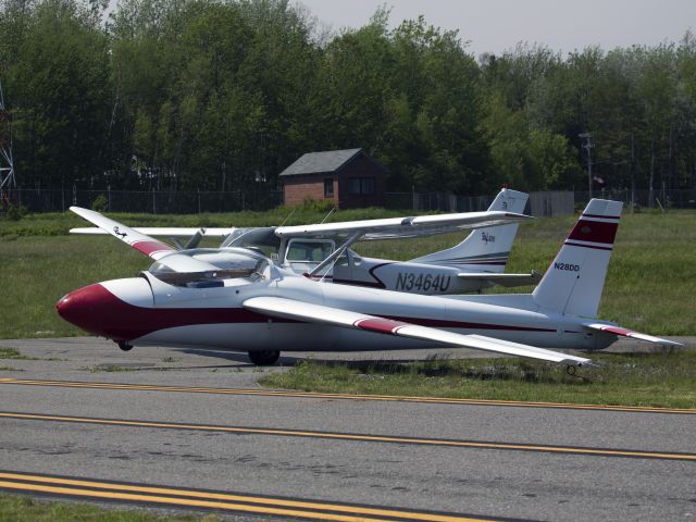 Piper Navajo (N28DD) - A SCHWEIZER sailplane.