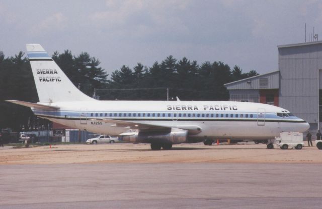 Boeing 737-200 (N725S)