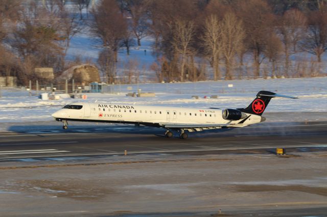 Canadair Regional Jet CRJ-900 (C-FNJZ)