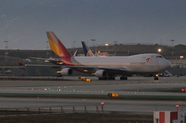 Boeing 747-400 (HL7616)