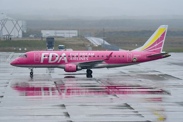 Embraer 175 (JA03FJ)