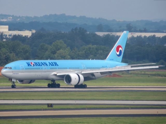 Boeing 777-200 (HL7530) - Korean Airlines 777-200 7/20/13