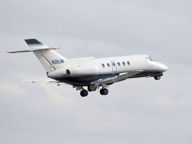 Hawker 800 —