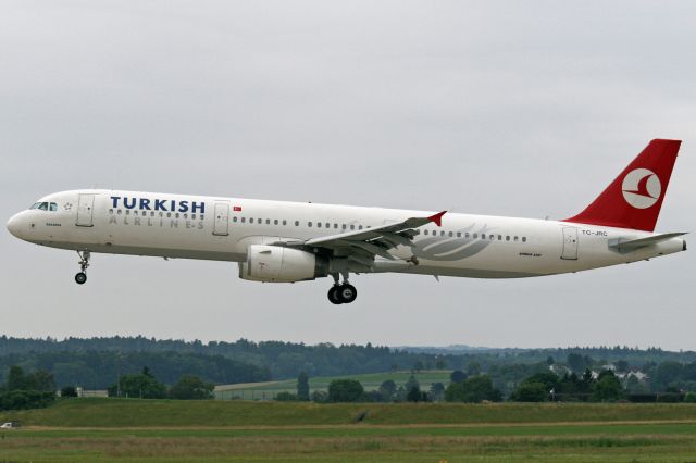 Airbus A321 (TC-JRC)