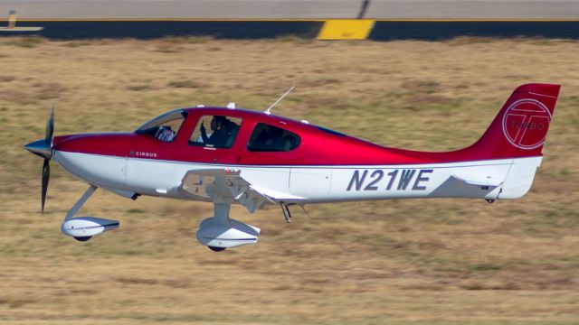 Cirrus SR-22 (N21WE)