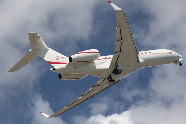 Bombardier Global Express (N575WB)