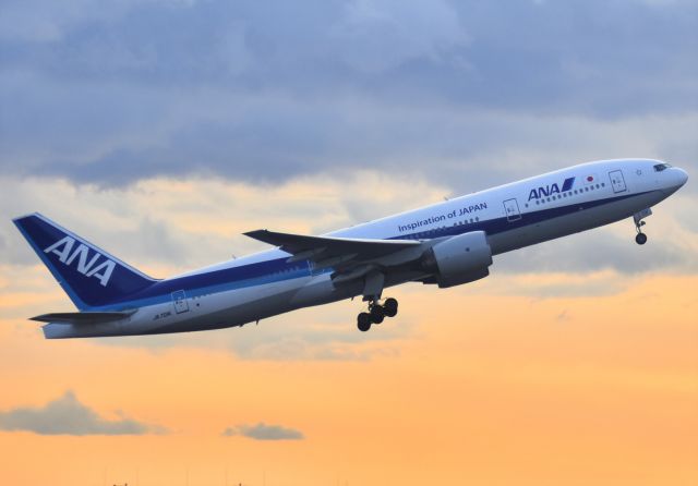 Boeing 777-200 (JA701A)