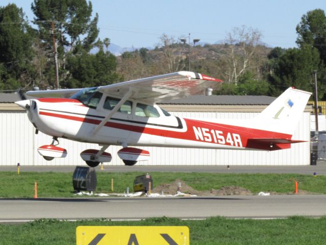 Cessna Skyhawk (N5154R) - Taking off RWY 24