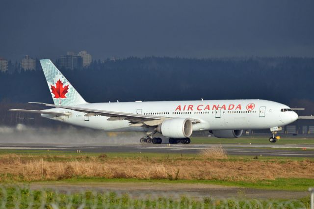 BOEING 777-200LR (C-FIVK)