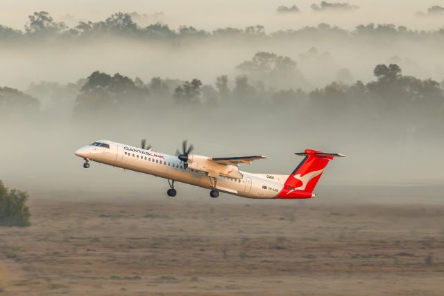 de Havilland Dash 8-400 (VH-LQH)