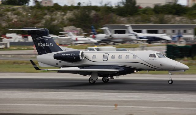 Embraer Phenom 300 (N244LG)