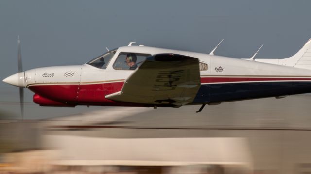 Piper Cherokee (LV-CPN) - Vuelo rasante EAA Argentina 2012. Comandante Leonardo L. Barone