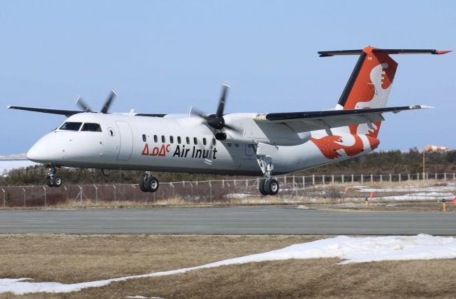 de Havilland Dash 8-300 (C-FYAI) - DH8C a son approche finale pour la piste 25 à CYGR en provenance de CYQB 19/03/2023