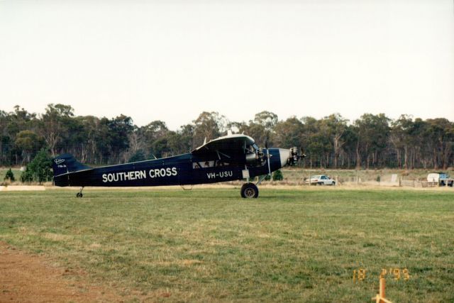 VH-USU — - Taxying at Valleyfield with VIP passenger Bob Hoover