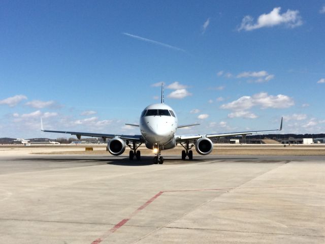 Embraer 170/175 (N407YX)