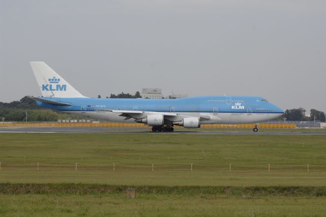 Boeing 747-400 (PH-BFE) - Departure at NRT Airport Runway 16R on 2011/10/8