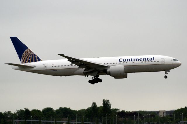 Boeing 777-200 (N78008)