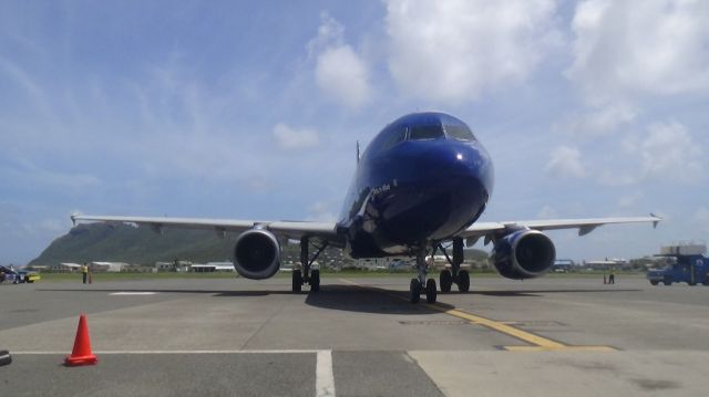 Airbus A320 (N775JB)