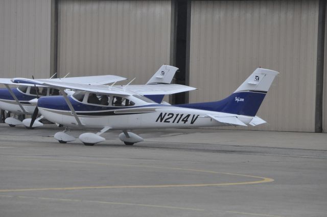 Cessna Skylane (N2114V)