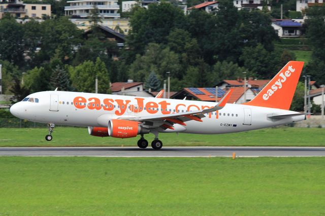 Airbus A320 (G-EZWY)