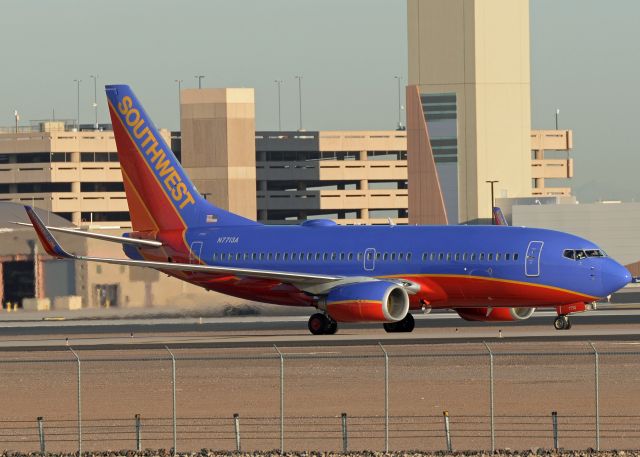 Boeing 737-700 (N7713A)