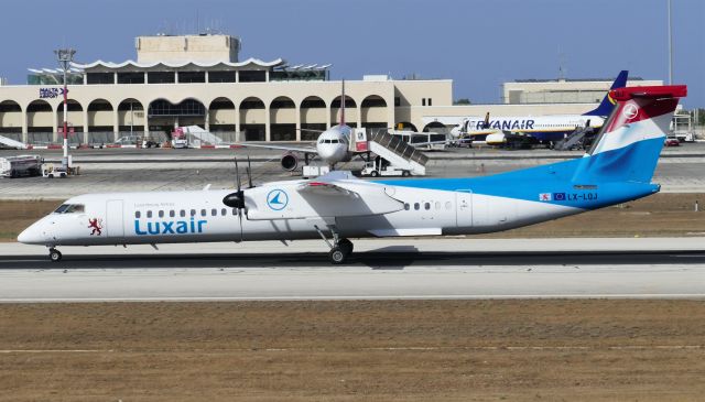 de Havilland Dash 8-400 (LX-LQJ) - On landing Runway 31