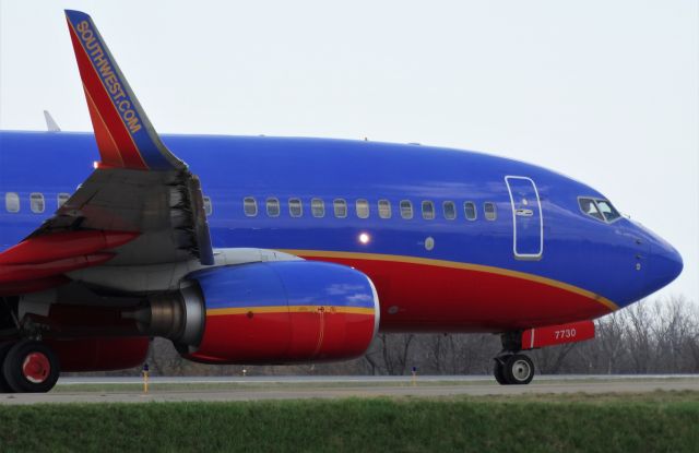 Boeing 737-700 (N7730A) - Side view of a Southwest 737-700!