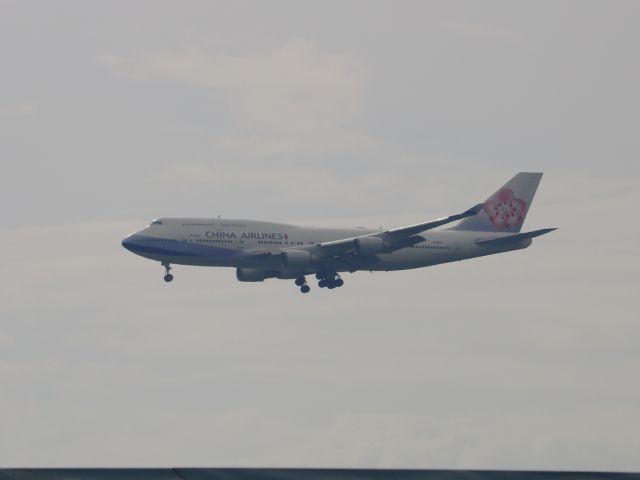 Boeing 747-400 (B-18212)