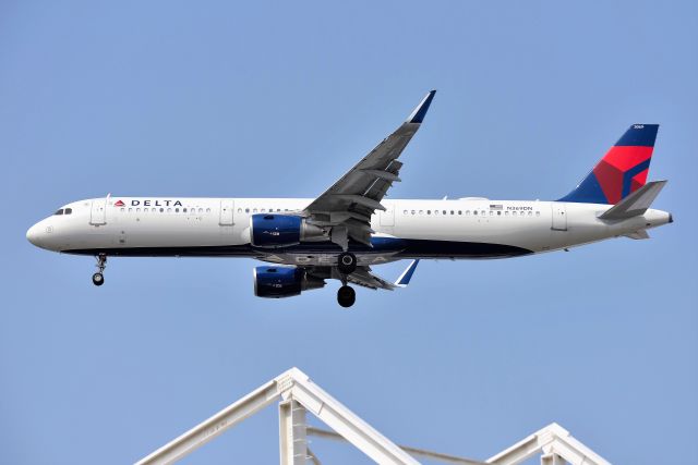 Airbus A321 (N369DN) - 23-L 09-15-20