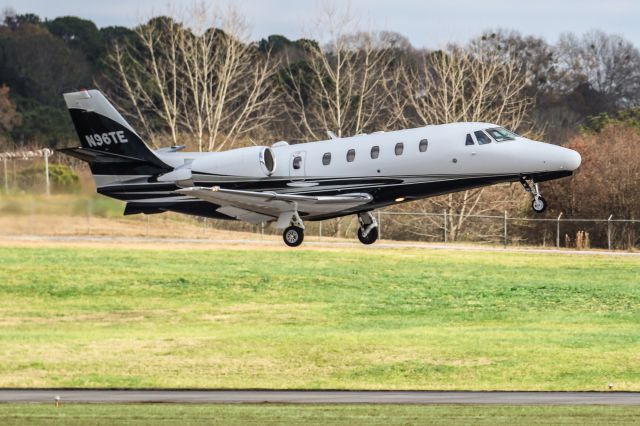 Cessna Citation Excel/XLS (N96TE) - This is a photo of a 1999 Cessna 560XL departing Atlanta's PDK executive airport. I shot this with a Canon 100-400 IS II lens. The camera and lens settings were 255mm, 1/2000 shutter, F5.6 ISO 320. I really appreciate POSITIVE VOTES & POSITIVE COMMENTS. Please check out my other aircraft photography. Questions about this photo can be sent to Info@FlewShots.com