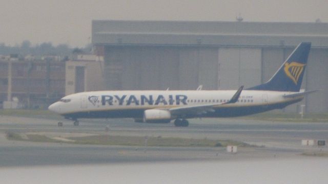 Boeing 737-800 —