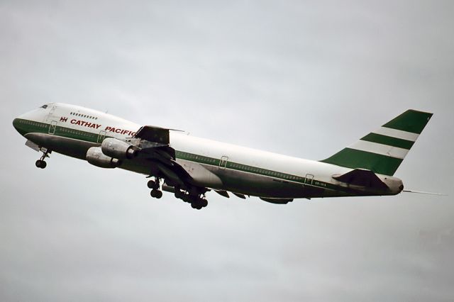 VR-HIA — - CATHAY PACIFIC AIRWAYS - BOEING 747-467B - REG : VR-HIA (CN 21966/446) - ADELAIDE INTERNATIONAL AIRPORT SA. AUSTRALIA - YPAD (16/7/1995)