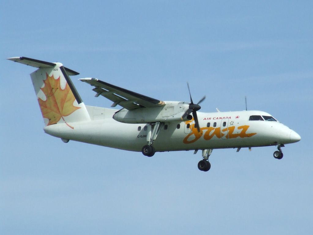 de Havilland Dash 8-400 (C-GJMI)