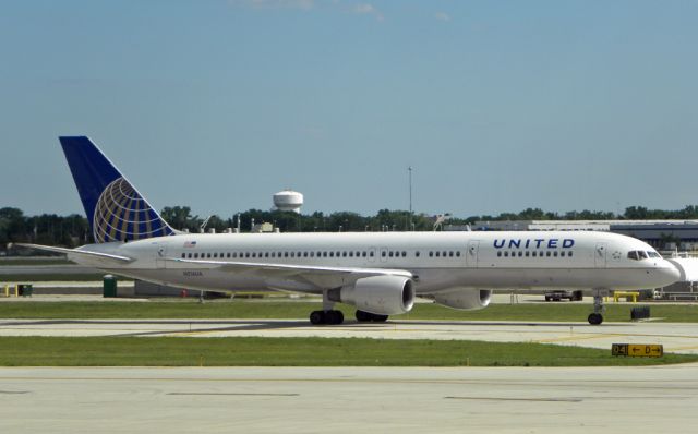 Boeing 757-200 (N516UA)