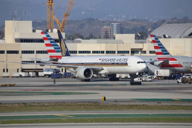 BOEING 777-300ER (9V-SWW)