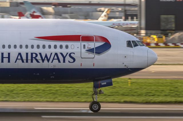 Boeing 777-200 (G-YMMK) - 27th March, 2023: BA flight 142 from Delhi gently touches down on runway 27R at Heathrow. 