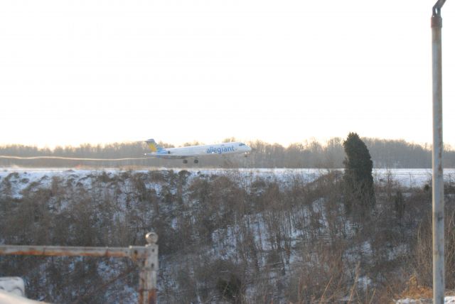 McDonnell Douglas MD-83 —