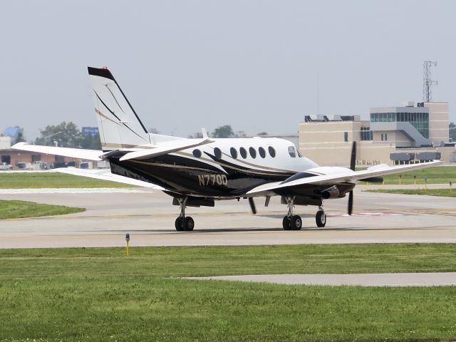 Beechcraft King Air 100 (N770D) - A very nice B100.