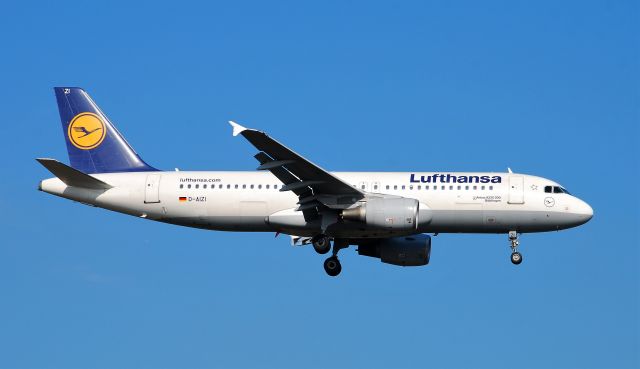 Airbus A320 (D-AIZI) - Taken from the threshold of 29L