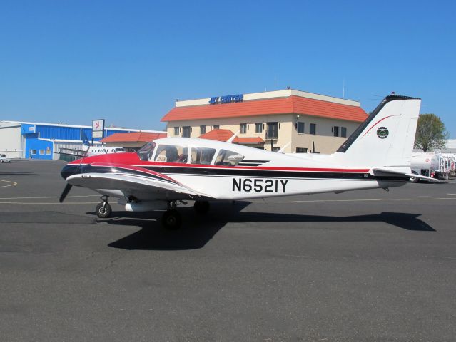 Piper Apache (N6521Y) - A very nice aircraft.