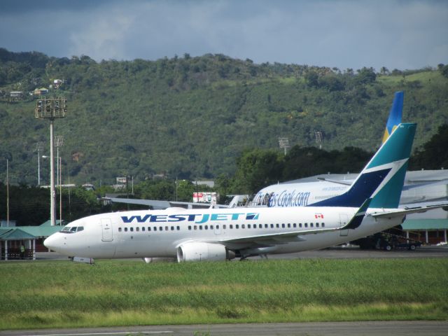 Boeing 737-700 (C-GWSH)