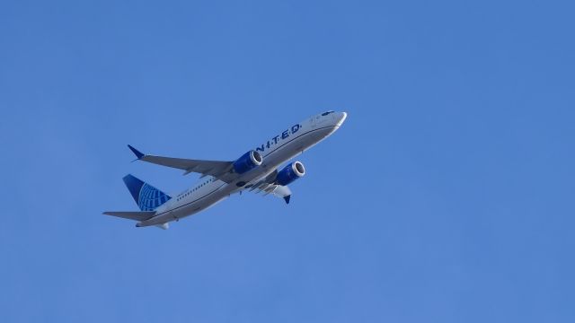 Boeing 737-800 (N37287)