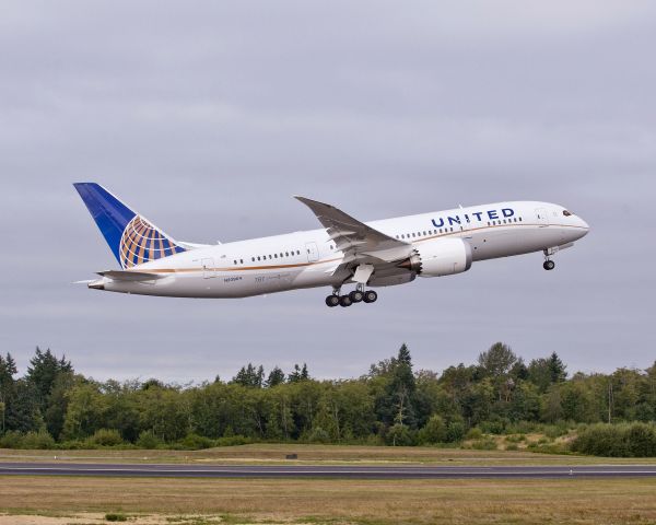 Boeing 787-8 (N20904) - United 1st Dreamliner first flight